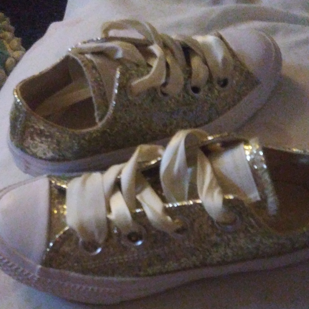 Girls Glitter and gold All star Converse